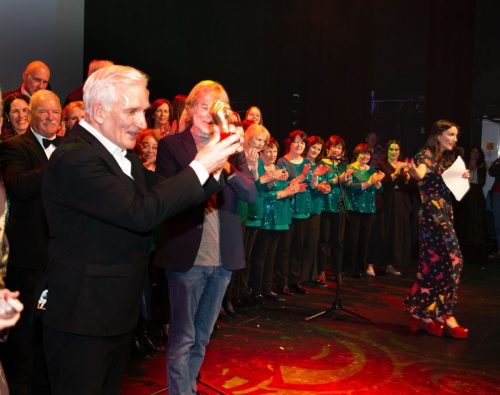 Sean Keane  and Moy singers on stage 